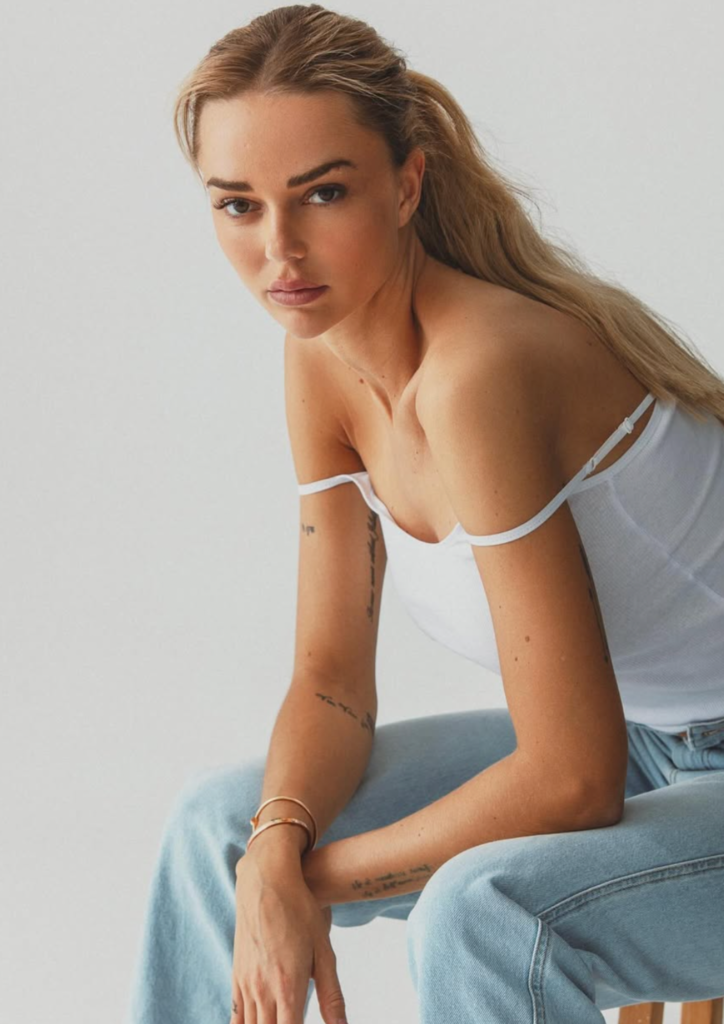 Anouchka B
